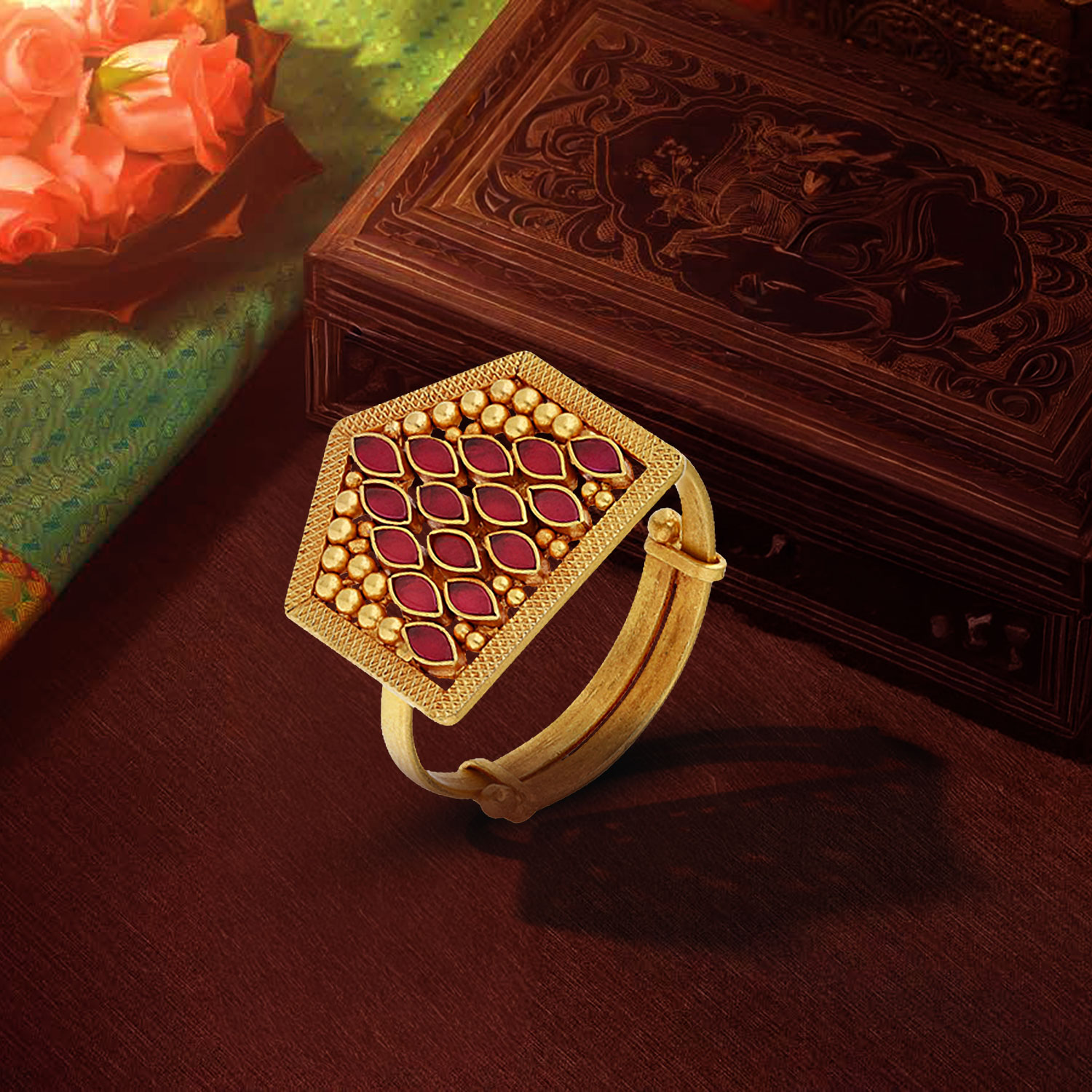 Gold Cocktail Finger Ring